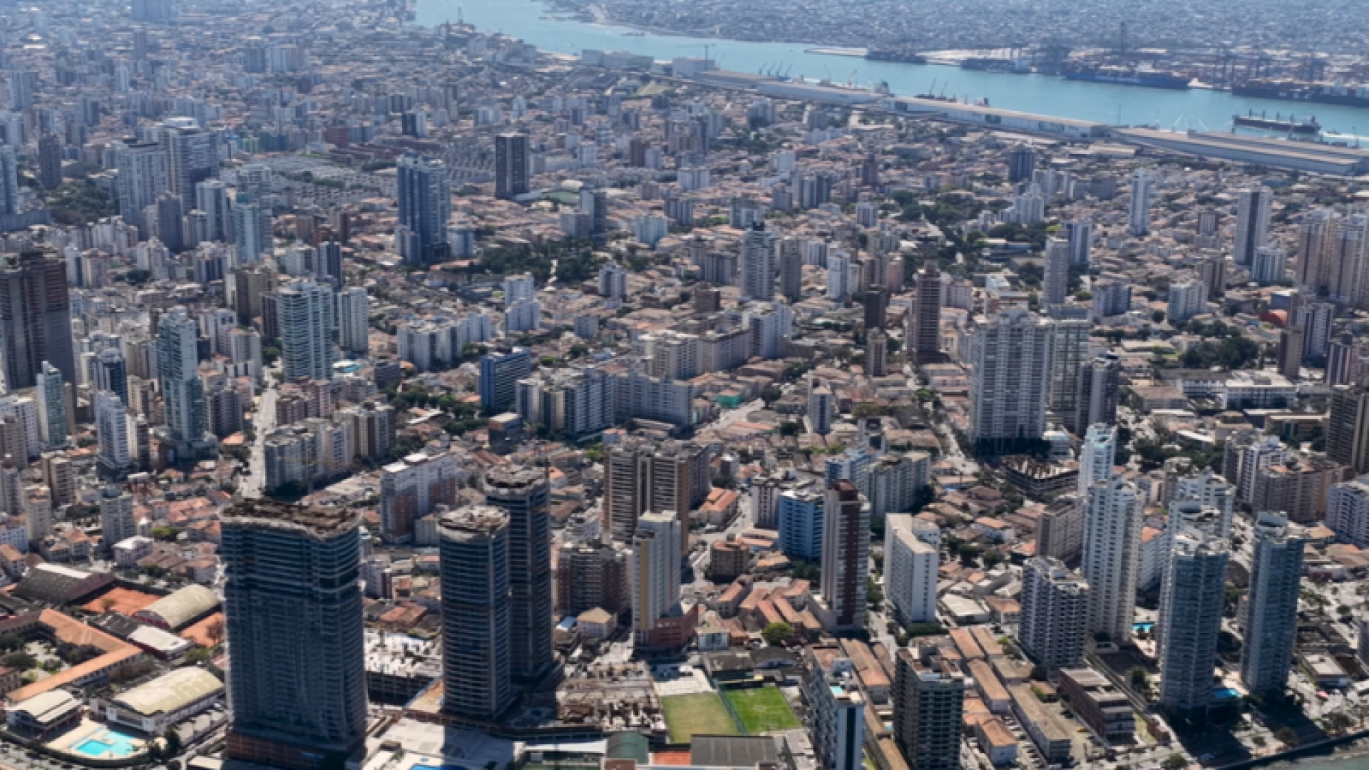 A cidade de Santos, no litoral paulista, continua enfrentando desafios econômicos, e o cenário de inadimplência tem mostrado crescimento.