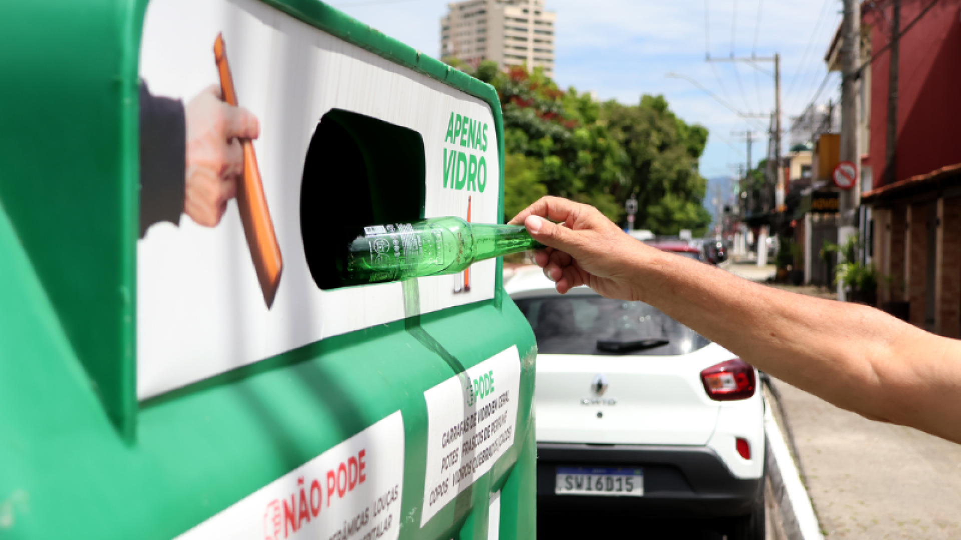 Praia Grande deu mais um passo em sua política de sustentabilidade com a instalação de 15 contêineres destinados ao descarte...