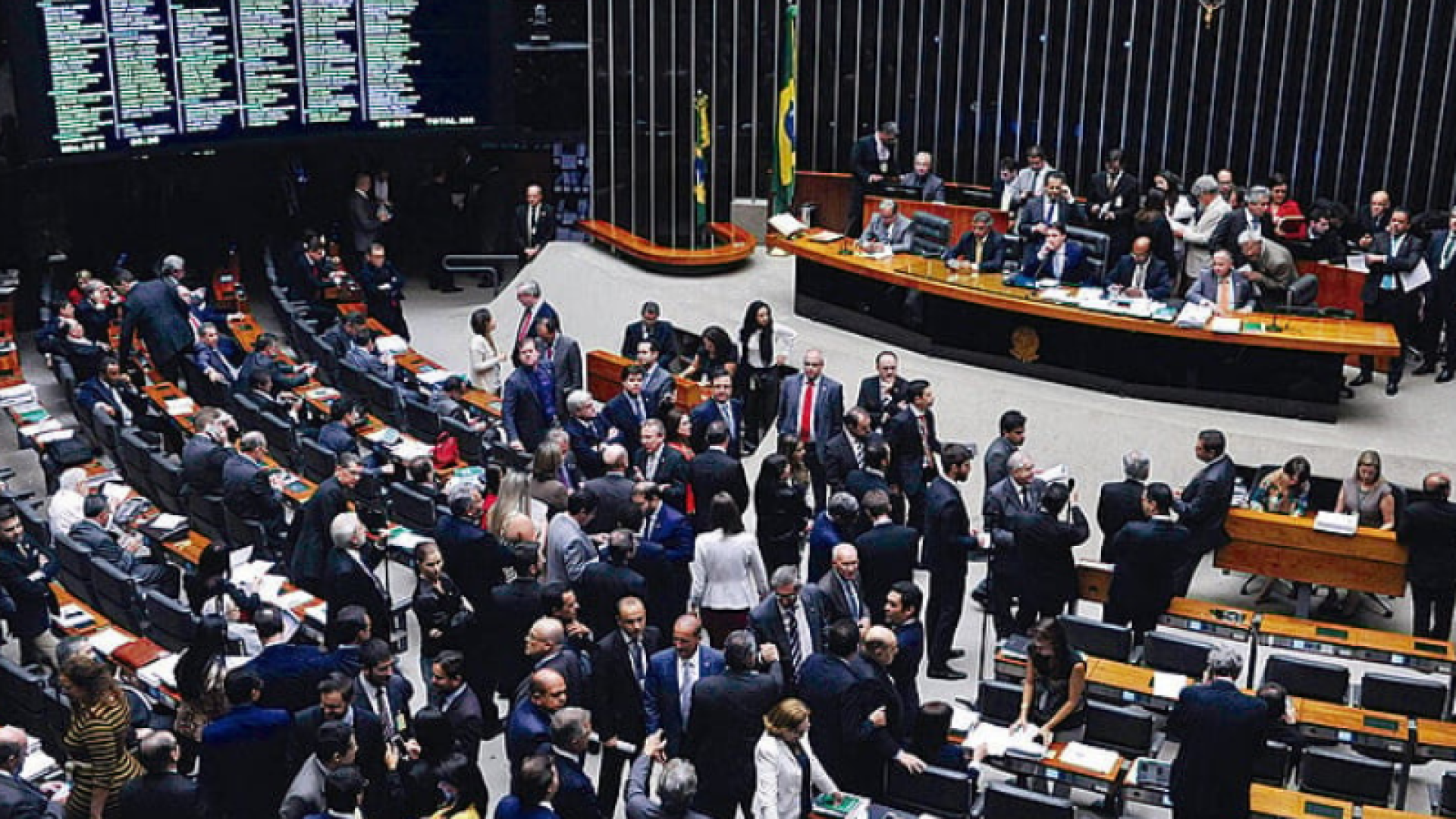 A Câmara dos Deputados deve votar nesta quarta-feira (1º) o projeto de lei que amplia a faixa de isenção do Imposto de Renda...