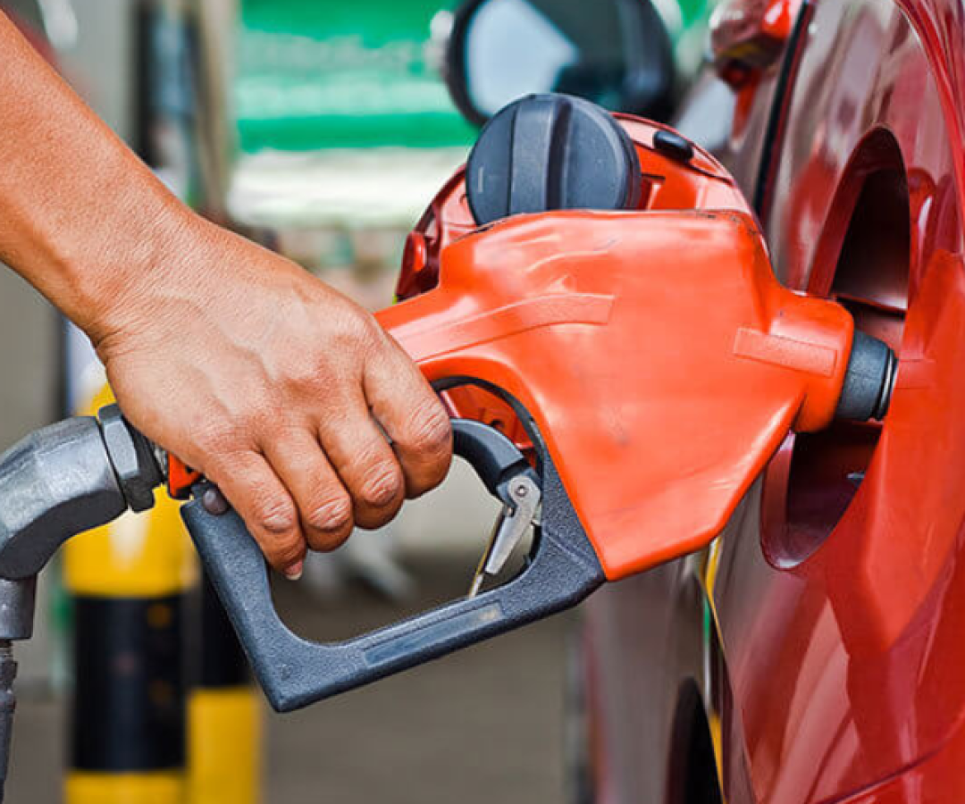 A intensificação do conflito entre Irã, Estados Unidos e Israel provocou uma forte alta no preço do petróleo nos mercados internacionais...