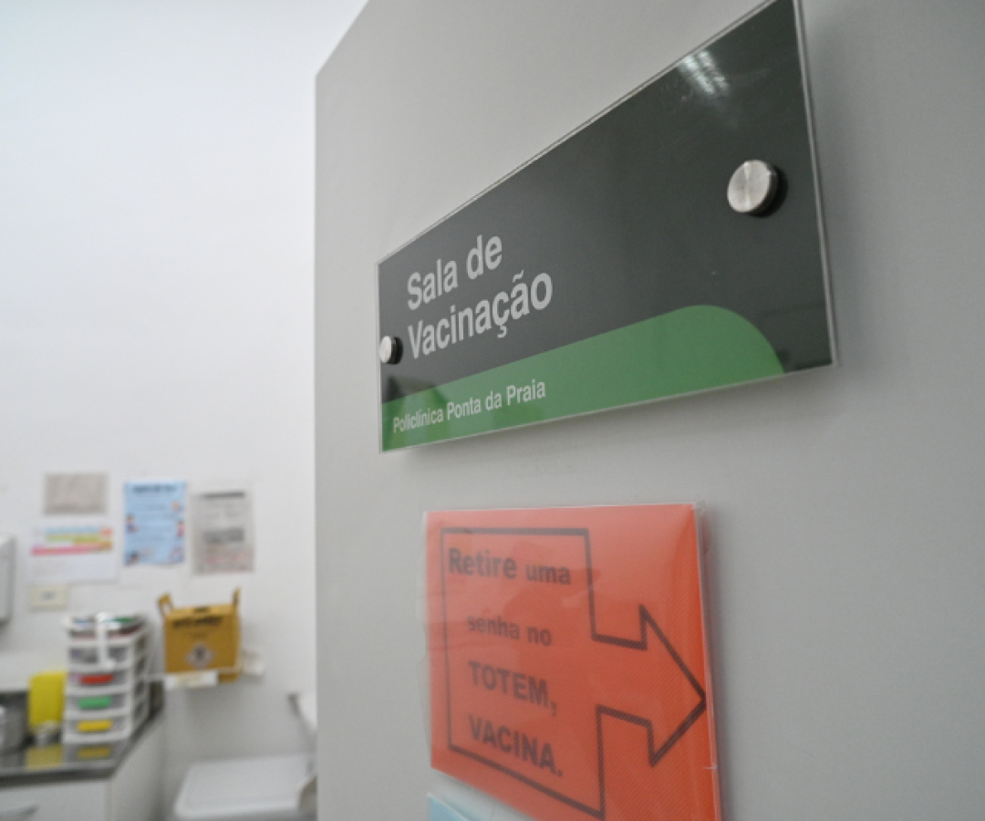 A vacinação para todos os públicos, de bebês a idosos, voltou a ser oferecida nas policlínicas de Santos, e a Prefeitura...