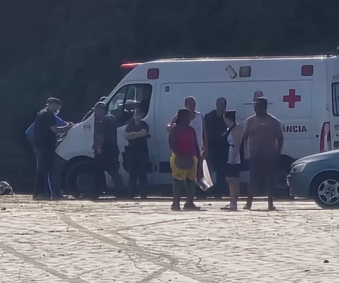 Um adolescente de 15 anos morreu após se afogar na tarde deste sábado (14), na Praia do Perequê, em Guarujá, no litoral de São Paulo.