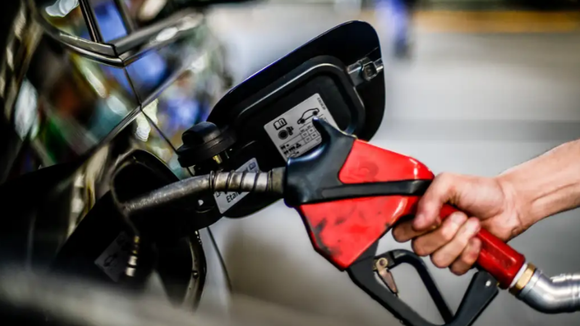 A Petrobras anunciou nesta segunda-feira (20) uma nova redução no preço da gasolina tipo A para as distribuidoras.