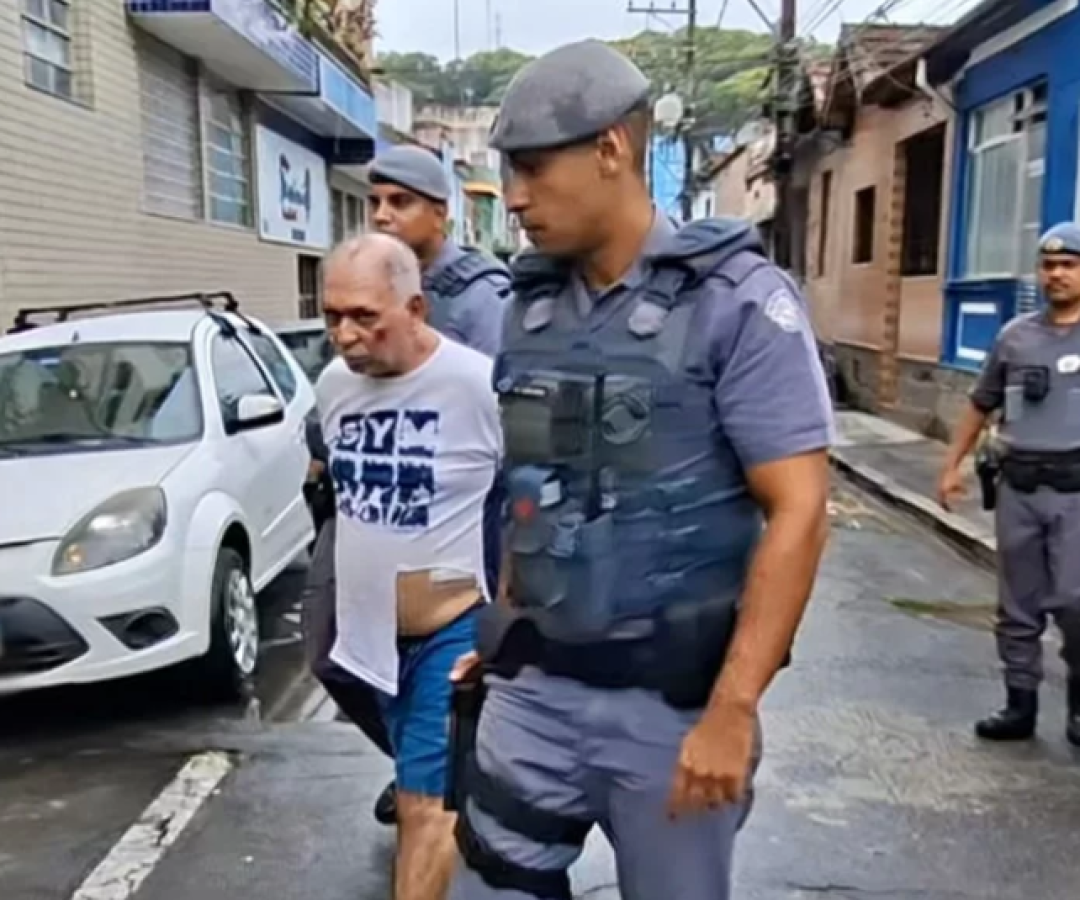 Um homem de 60 anos foi preso em flagrante após agredir a esposa, de 61 anos, e a própria filha, de 27 anos, na manhã de segunda-feira...