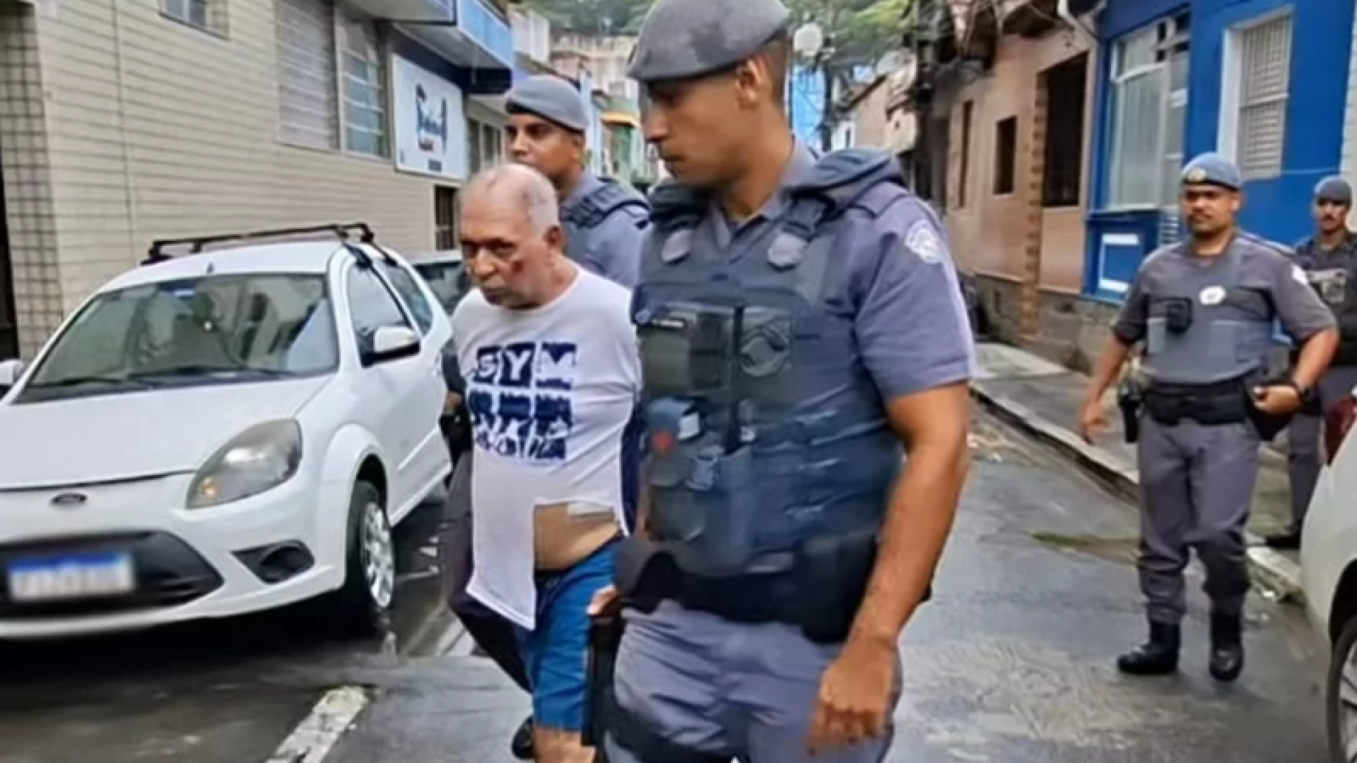 Um homem de 60 anos foi preso em flagrante após agredir a esposa, de 61 anos, e a própria filha, de 27 anos, na manhã de segunda-feira...