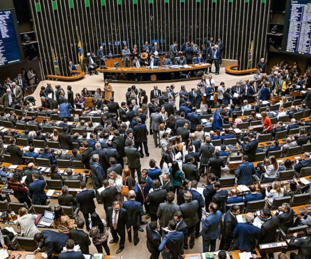 A Comissão de Constituição e Justiça (CCJ) da Câmara dos Deputados aprovou nesta terça-feira (30) um projeto de lei que restringe o direito...