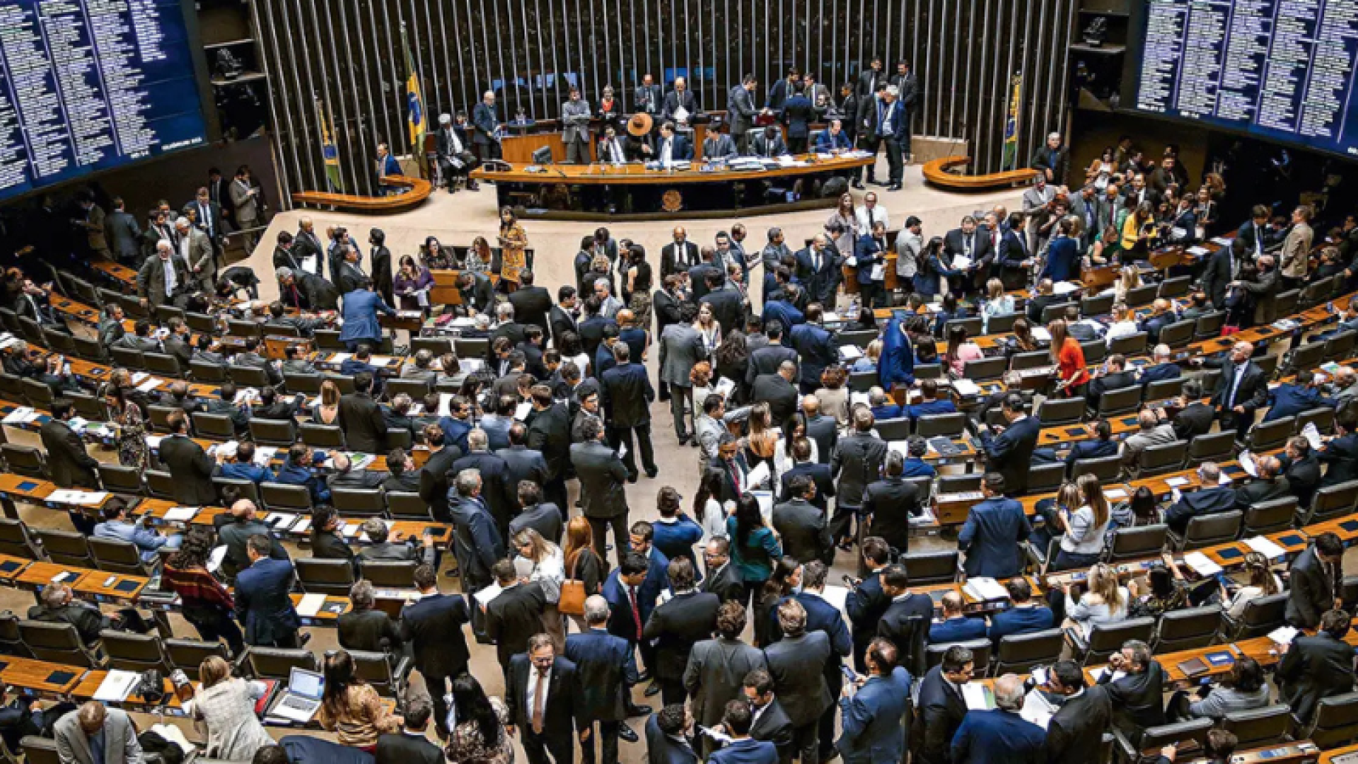 A Comissão de Constituição e Justiça (CCJ) da Câmara dos Deputados aprovou nesta terça-feira (30) um projeto de lei que restringe o direito...