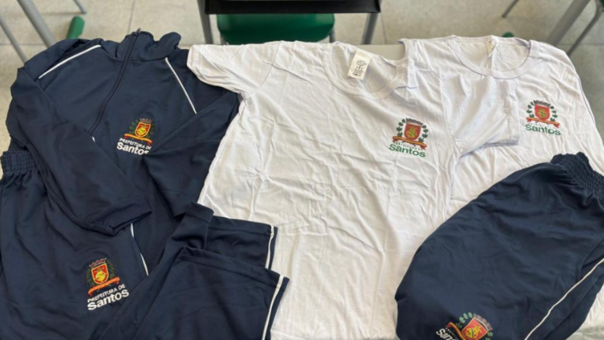 As escolas municipais de Santos iniciaram o ano letivo de 2026 nesta sexta-feira (6) com reuniões de pais e mestres.