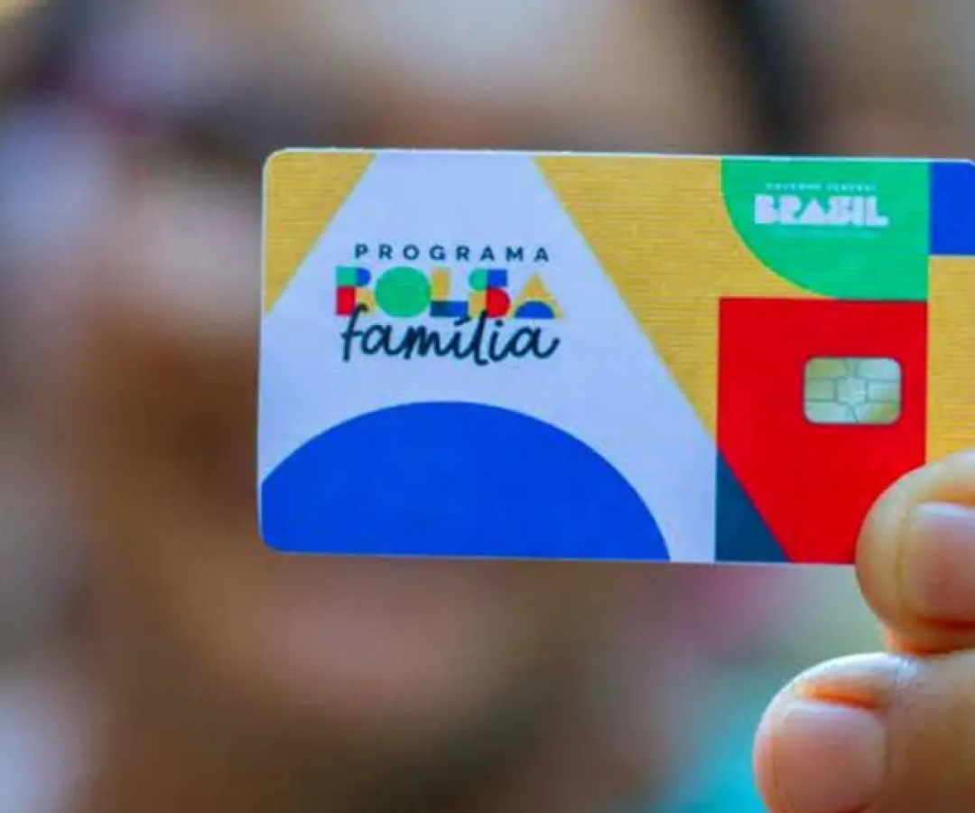 O governo federal publicou nesta quarta-feira (1º) uma instrução normativa que proíbe o uso de contas de beneficiários do Bolsa Família...