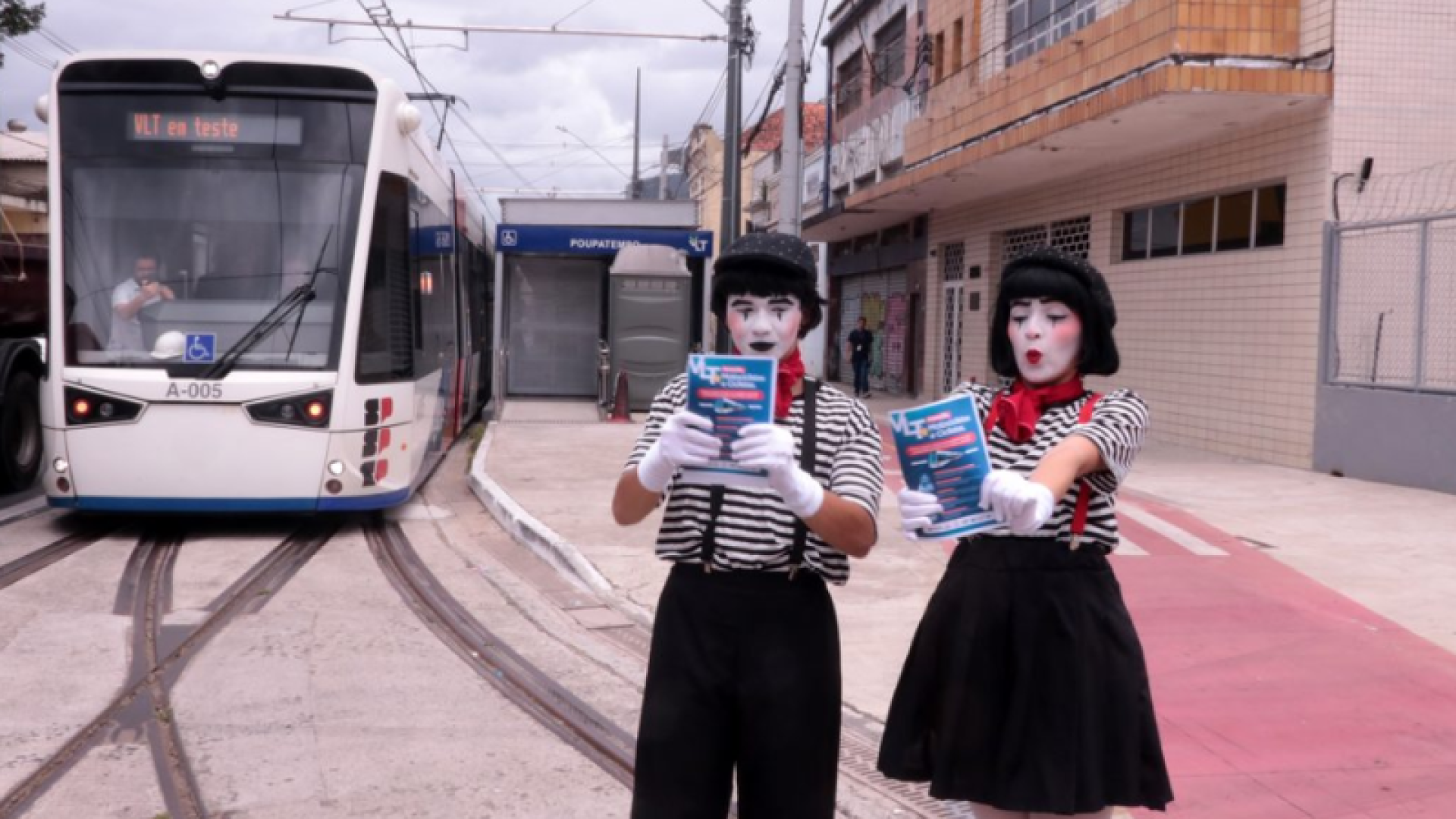 Com a proximidade do início das operações do novo trecho do Veículo Leve sobre Trilhos (VLT) em Santos, uma ação inusitada...