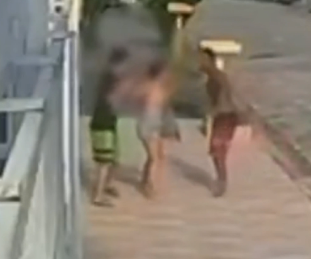 Fernando Medeiros dos Santos, de 35 anos, foi preso em flagrante após agredir uma mulher e o filho dela, diagnosticado com...