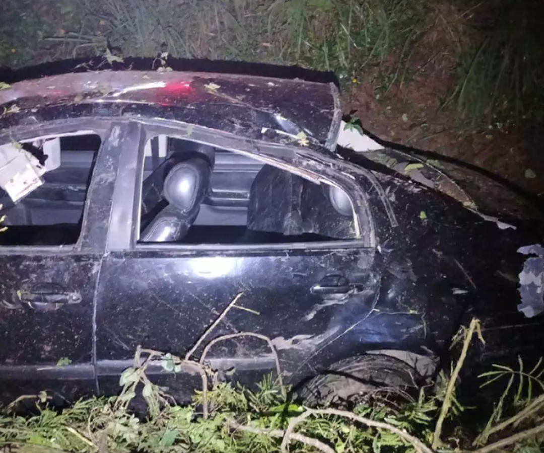 Na madrugada desta sexta-feira (28), um motorista morreu após capotar o carro na vegetação do canteiro lateral da Rodovia Anchieta...