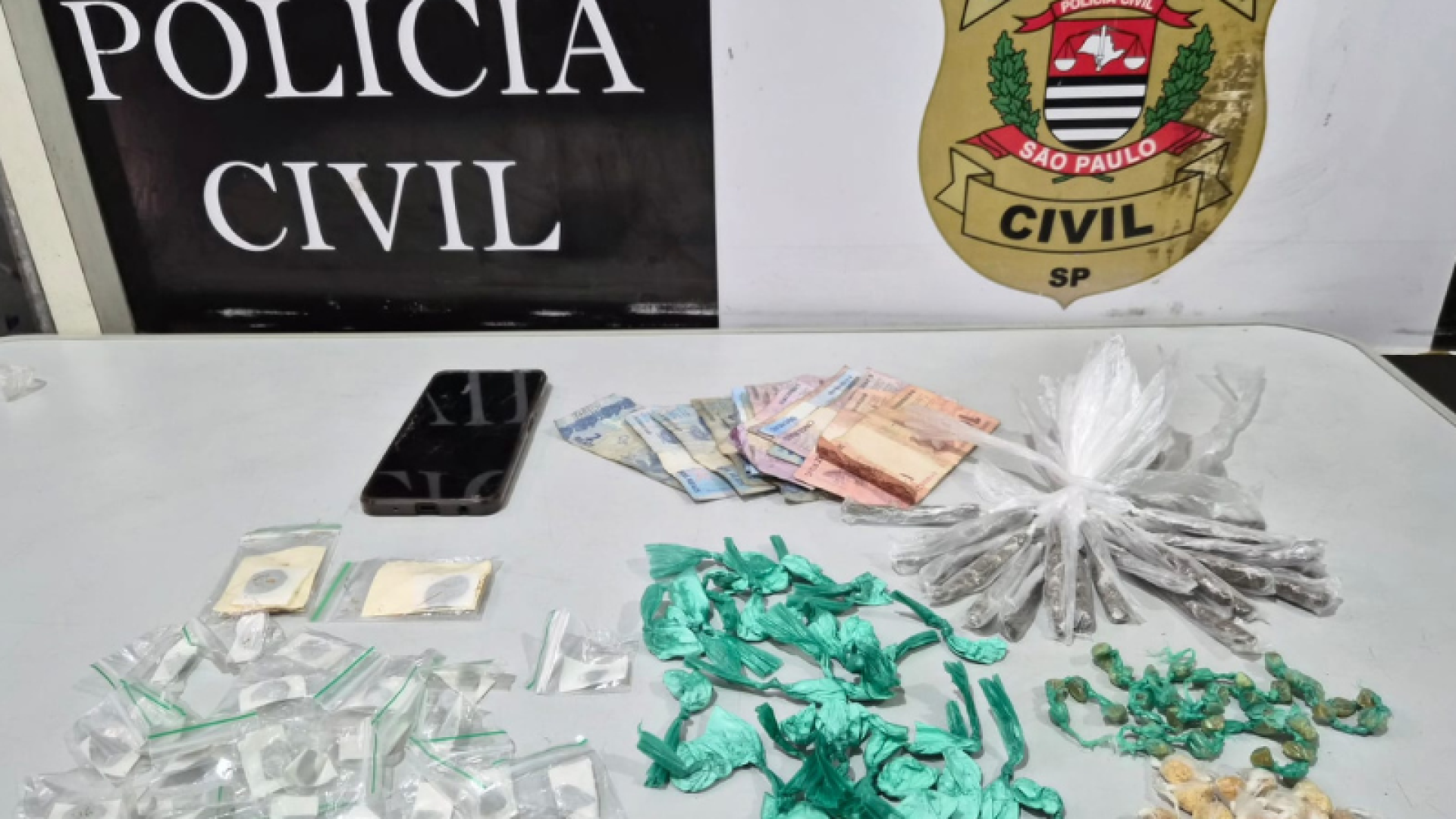 Richard Lima Nazaré, suspeito de envolvimento com tráfico de drogas, foi preso em flagrante na manhã desta quarta-feira (8)...