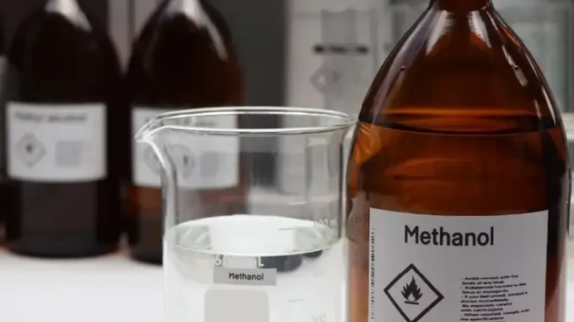Santos, no litoral paulista, investiga um caso suspeito de intoxicação por metanol envolvendo um homem de 34 anos...