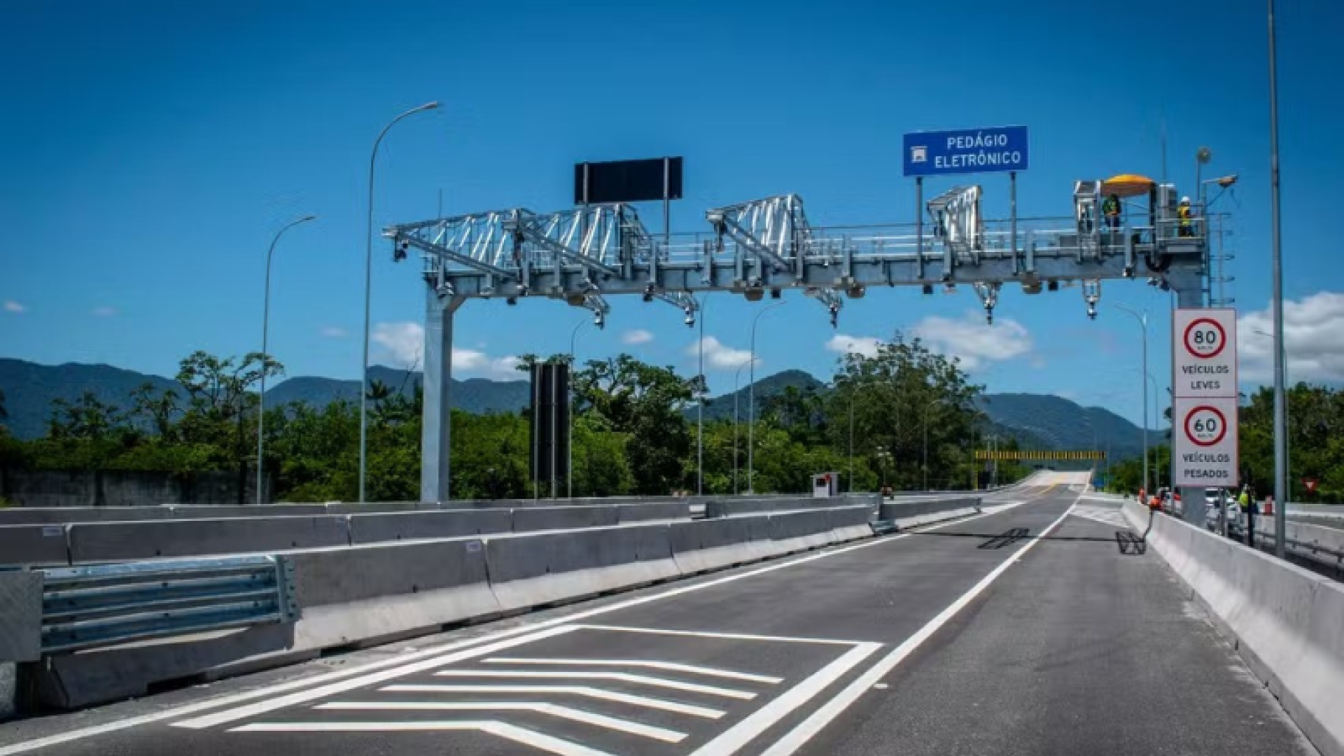 As praças físicas de pedágio da Rodovia Raposo Tavares (SP-270), nos trechos de São Roque, Alumínio e Araçoiaba da Serra, foram desativadas...