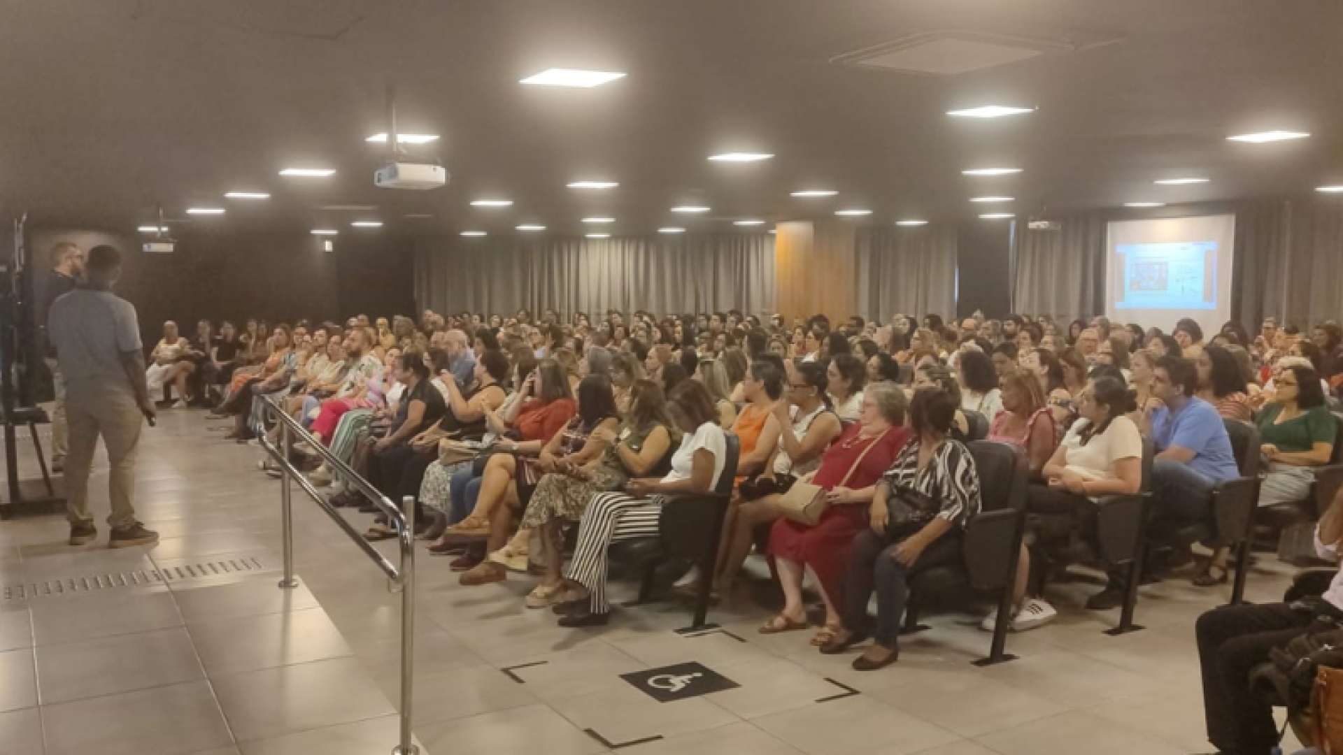 A Prefeitura de Guarujá deu início à formação de aproximadamente 1200 professores da rede municipal para o uso de telas interativas...