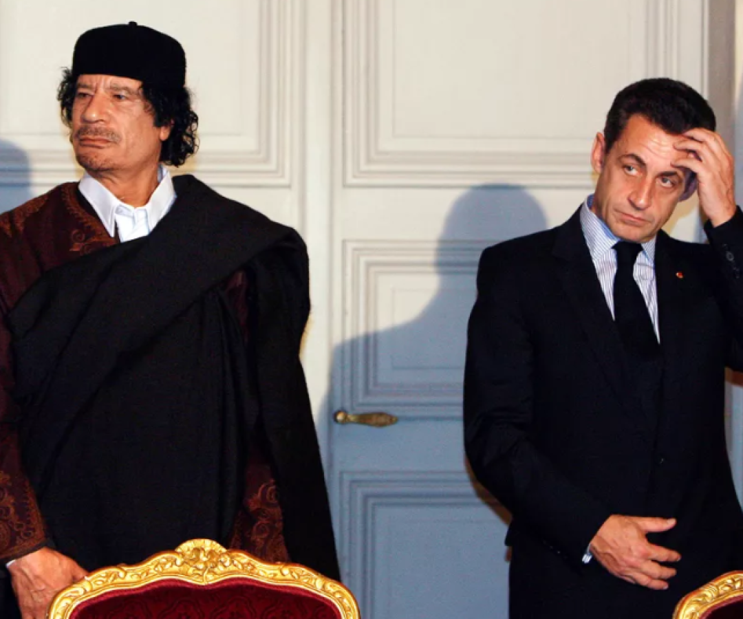 O ex-presidente francês Nicolas Sarkozy foi preso nesta terça-feira (21) para cumprir pena de cinco anos, após ser condenado por...