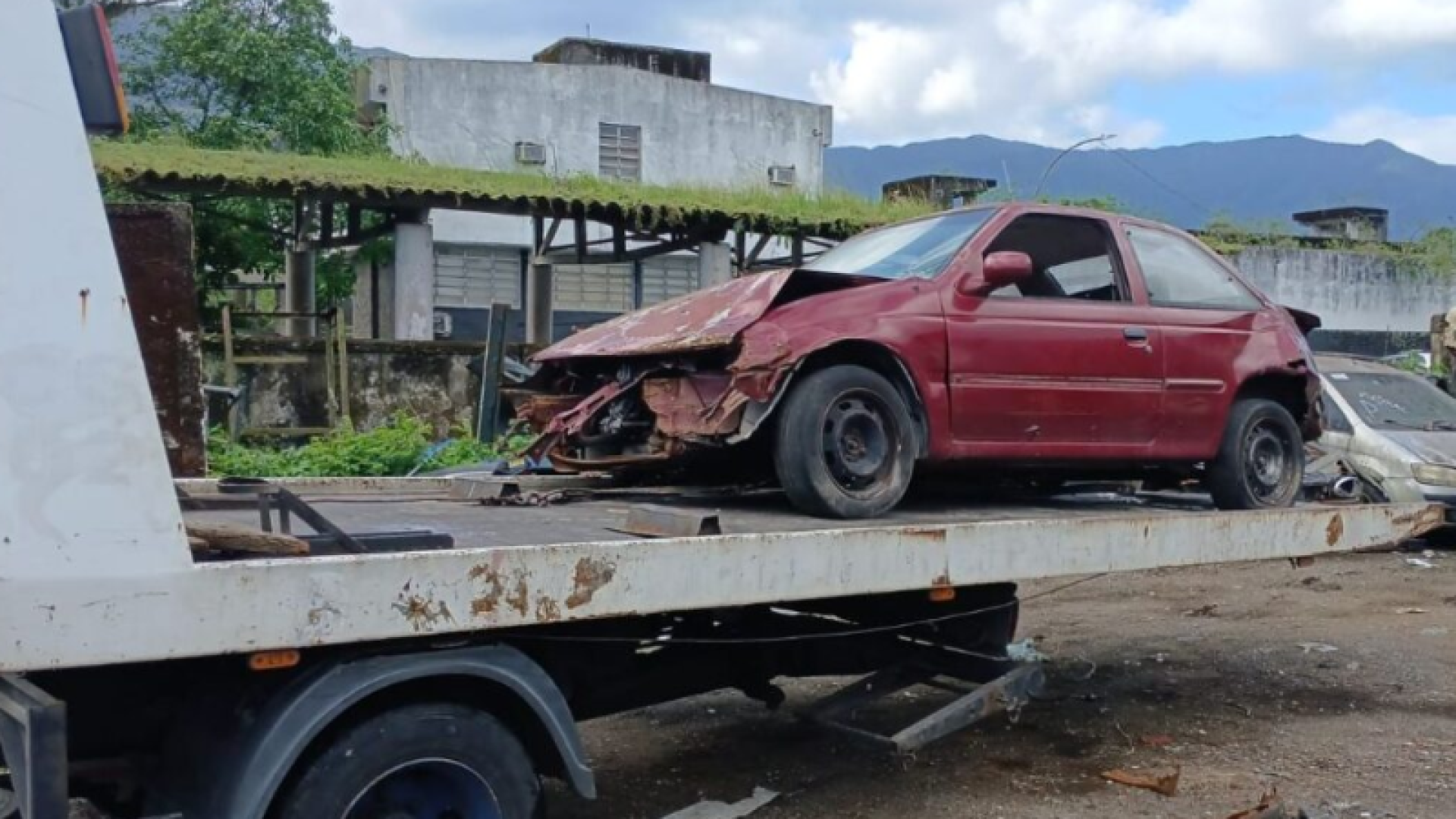 Quase um mês após o início da operação de remoção de veículos abandonados em Cubatão (SP), a Companhia Municipal de Trânsito...