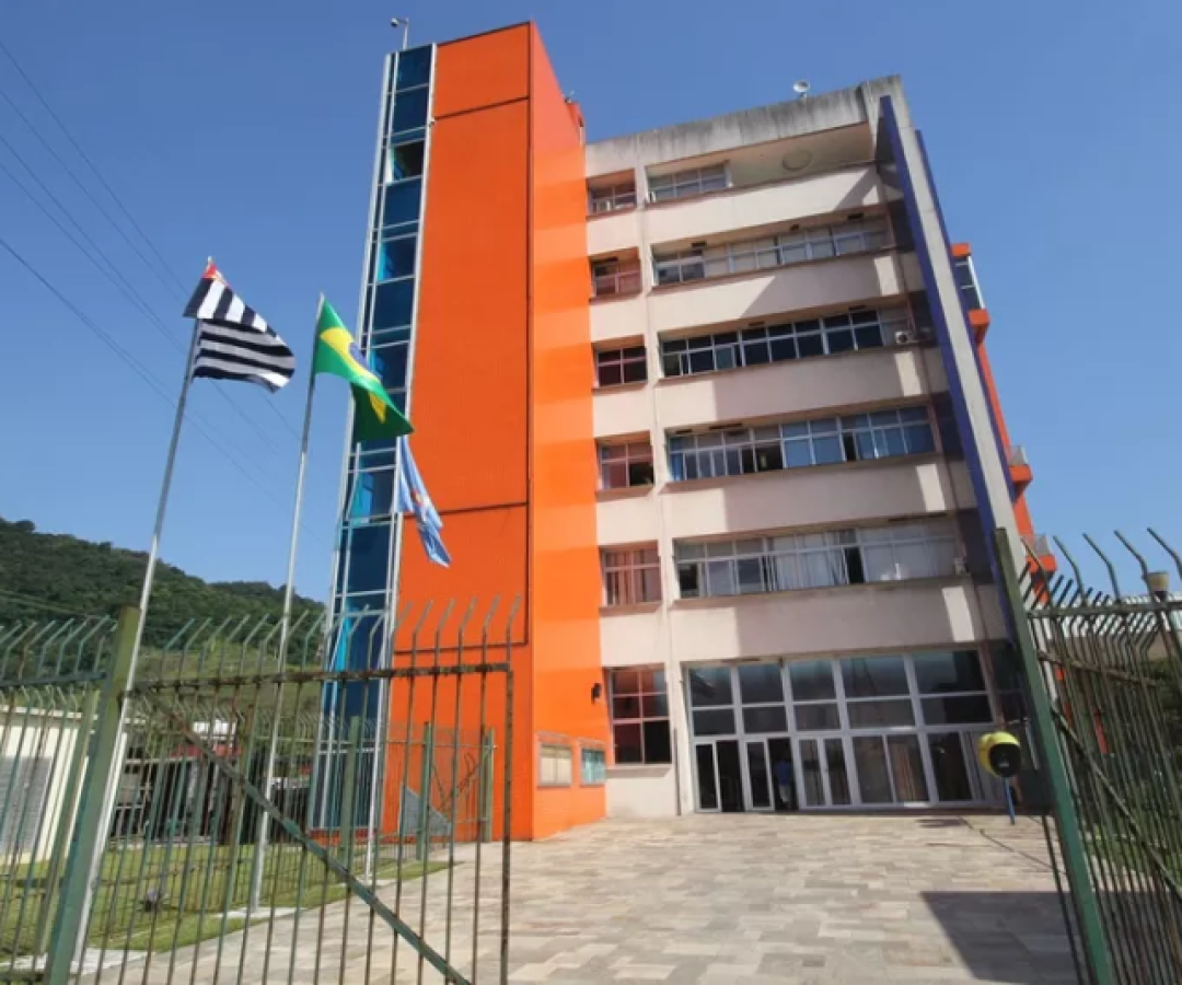 A Prefeitura de Guarujá (SP) sancionou a Lei nº 5.357, que obriga a substituição de toda a fiação aérea por instalações...