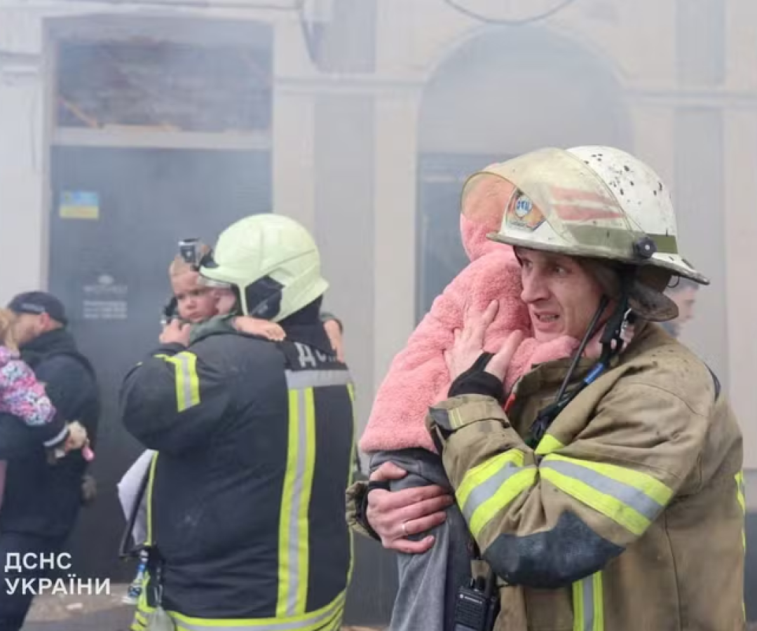 A Rússia lançou um novo ataque aéreo de grande escala contra a Ucrânia na madrugada desta quarta-feira (22), utilizando 405 drones...