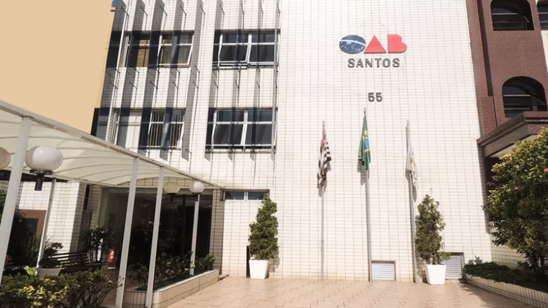 O advogado João Ivaniel de França Abreu, de Santos, no litoral de São Paulo, soube que estava sendo usado como instrumento de fraude...