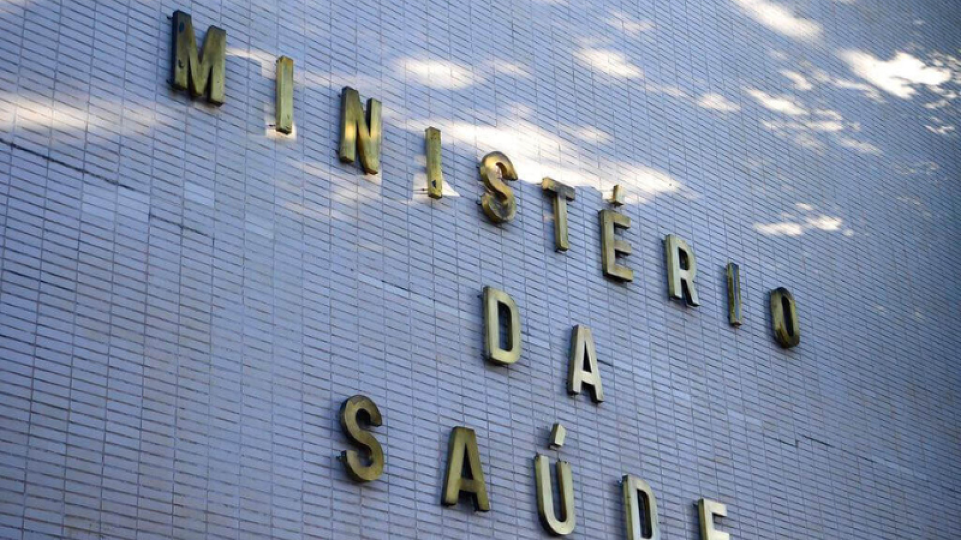 O Ministério da Saúde anunciou, na noite desta quarta-feira (1º), a criação de uma sala de situação para monitorar os casos de intoxicação...