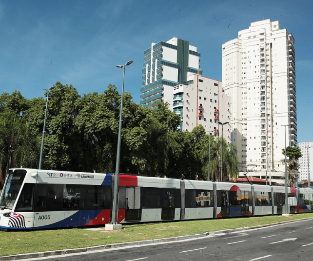 O segundo trecho do Veículo Leve sobre Trilhos (VLT) de Santos, no litoral paulista, entra em operação nesta segunda-feira (1º)...