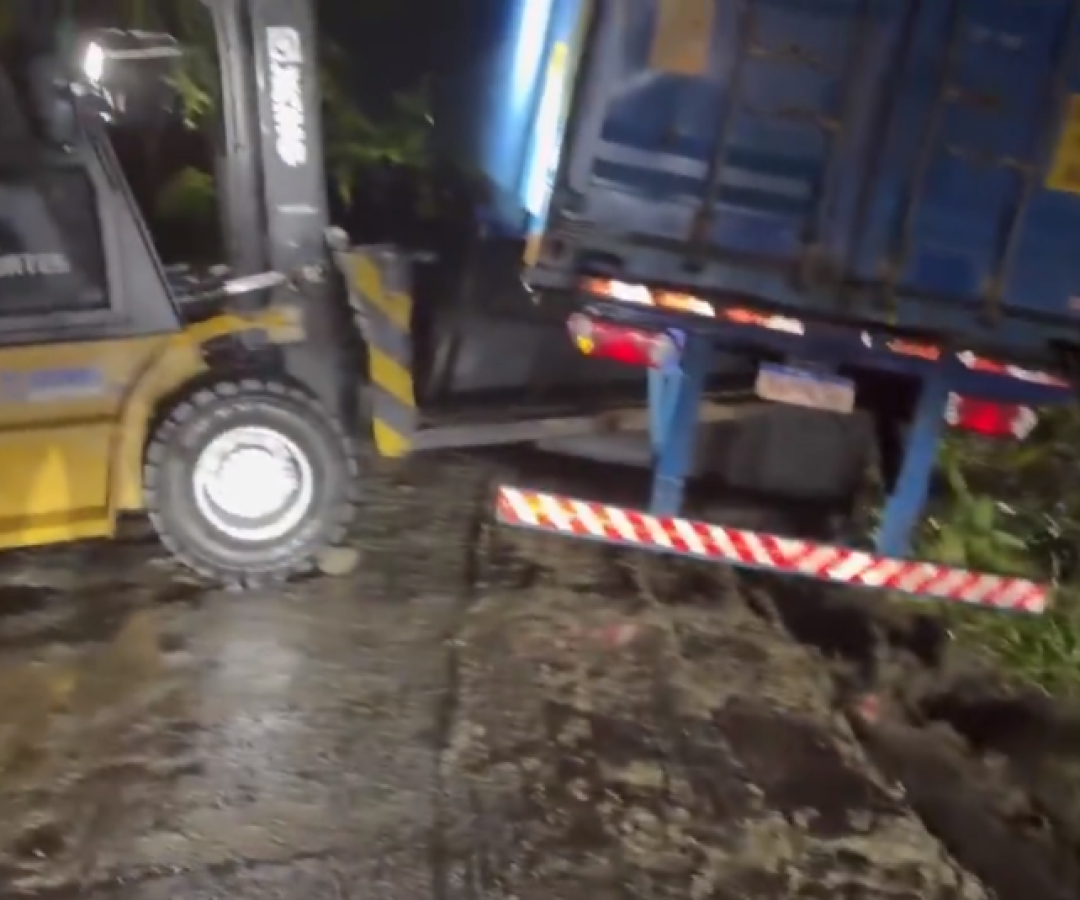 Um motorista de caminhão, de 46 anos, foi preso na madrugada desta terça-feira (16) em Cubatão (SP), suspeito de integrar uma quadrilha...