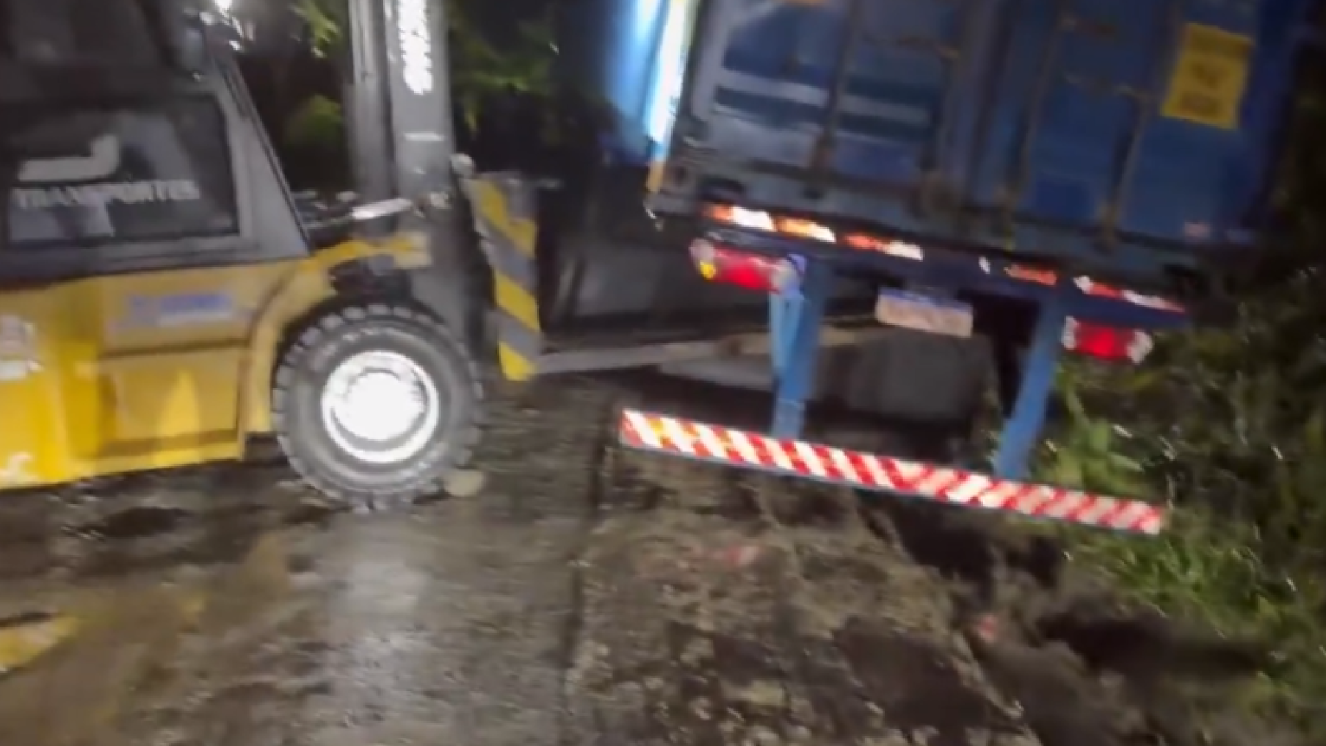Um motorista de caminhão, de 46 anos, foi preso na madrugada desta terça-feira (16) em Cubatão (SP), suspeito de integrar uma quadrilha...