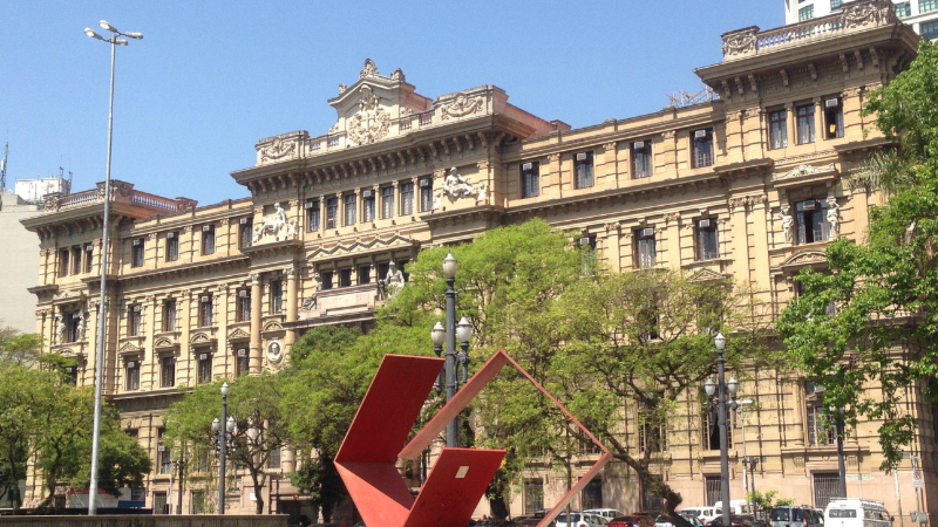 O Tribunal de Justiça de São Paulo (TJ-SP) determinou que a Prefeitura de Guarujá, no litoral paulista, pague uma dívida de R$ 13 milhões...