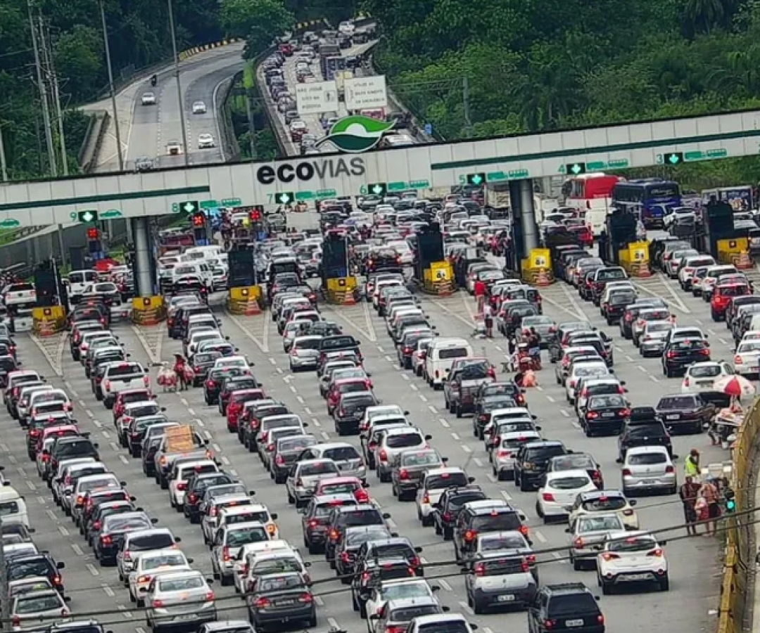 A concessionária Ecovias estima que entre 290 mil e 446 mil veículos se desloquem entre a Capital e a Baixada Santista durante o feriado...
