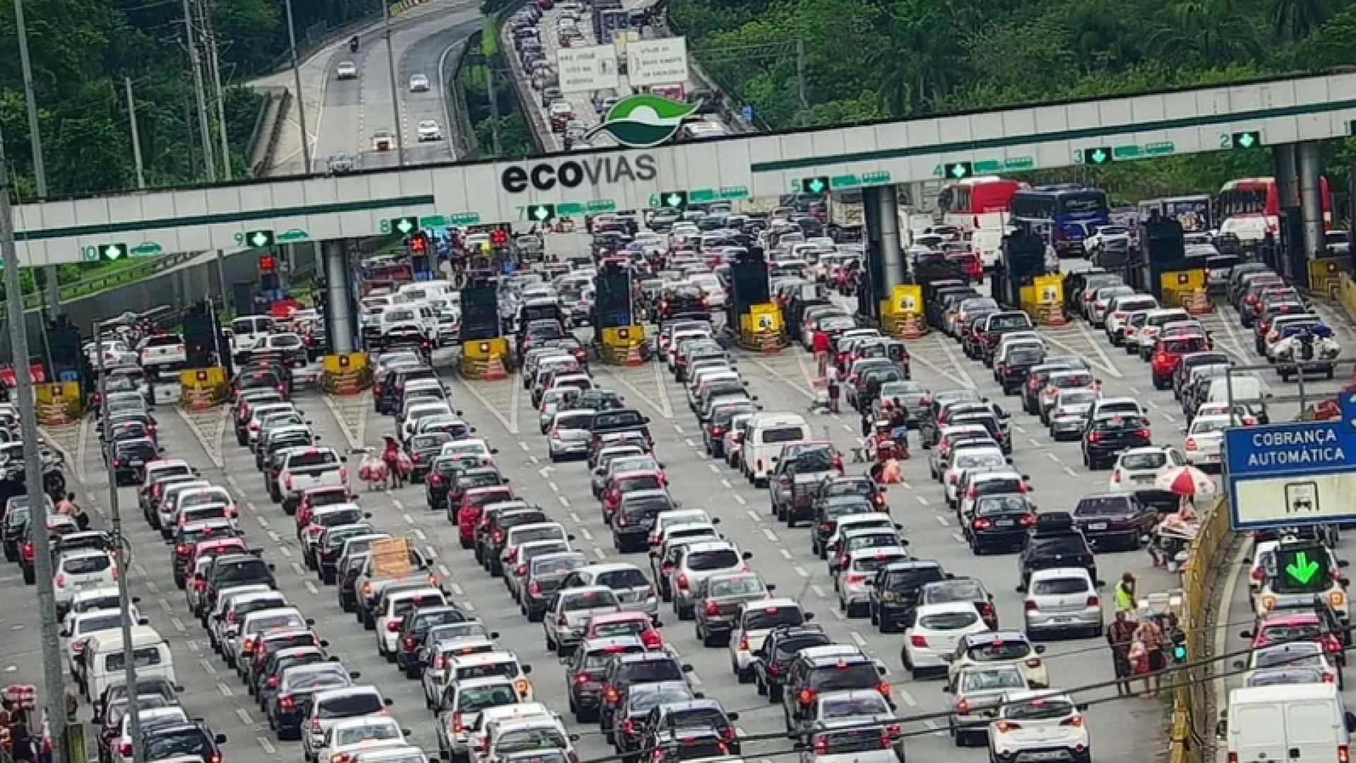 A concessionária Ecovias estima que entre 290 mil e 446 mil veículos se desloquem entre a Capital e a Baixada Santista durante o feriado...