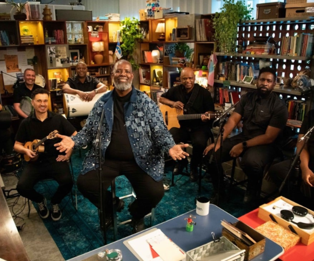 O samba e o pagode deram o tom do mais novo episódio do Tiny Desk Brasil, lançado nesta terça-feira (21) no YouTube.