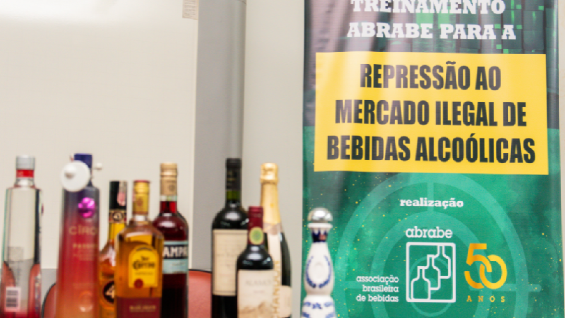 A Prefeitura de São Vicente promoveu, nesta quinta-feira (8), um treinamento voltado à identificação de bebidas adulteradas.
