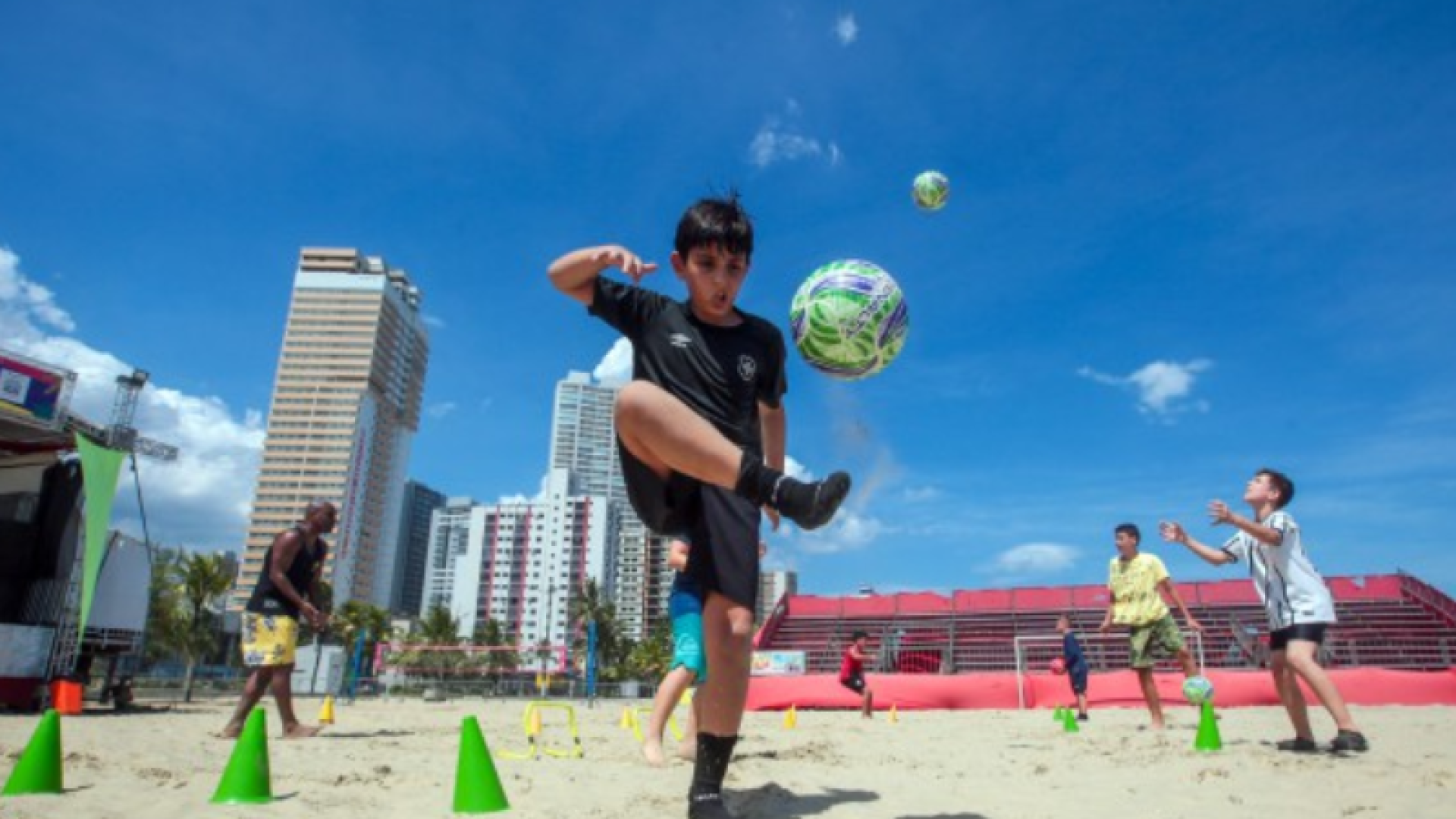 A temporada de verão em Praia Grande promete movimentar ainda mais a cidade com a chegada do Estação Verão Praia...