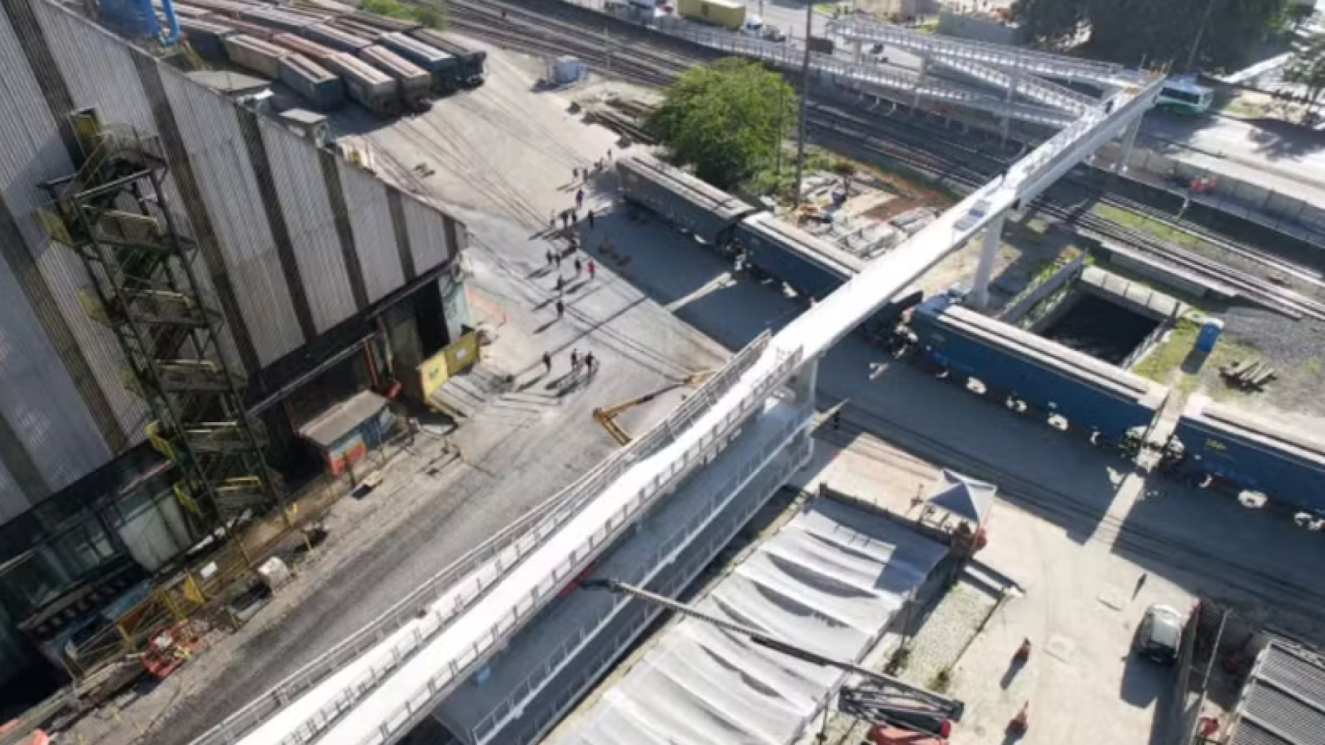 A Autoridade Portuária de Santos (APS) inaugurou nesta terça-feira (16) a passarela de pedestres do Canal do Mercado, em Santos...