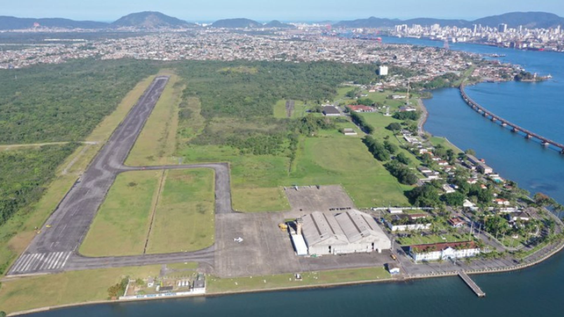 A Prefeitura de Guarujá prorrogou por mais seis meses, até setembro de 2026, o contrato com a empresa Paradigma Projetos e Obras Ltda...