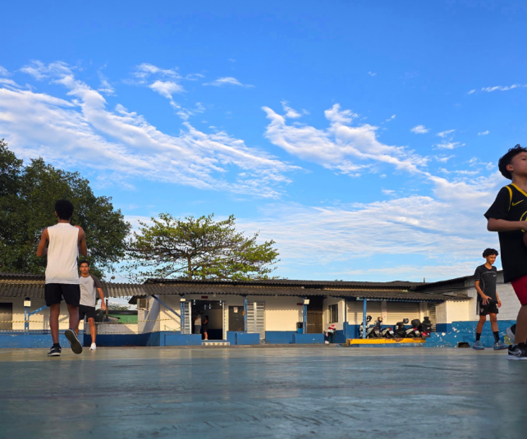 A Prefeitura de Guarujá está com mais de 600 vagas abertas para atividades esportivas gratuitas durante o período de férias escolares.