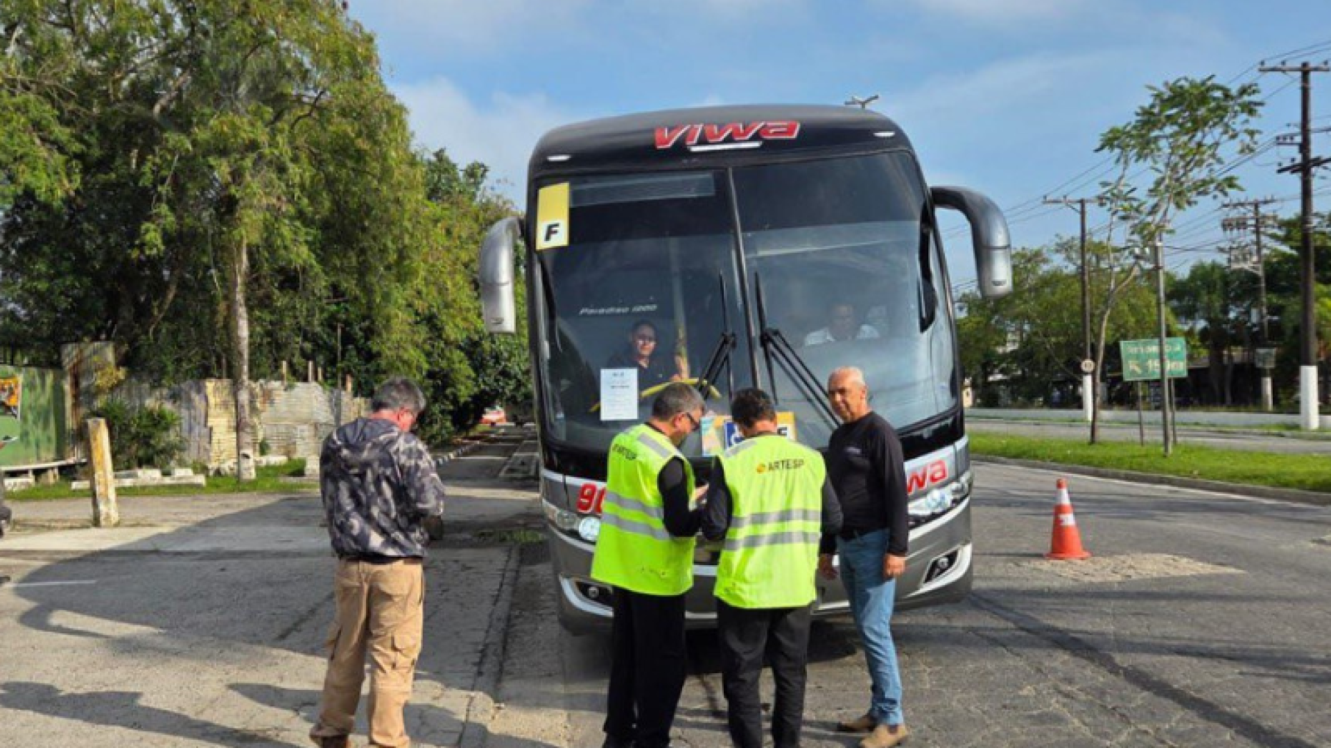 A Prefeitura de Guarujá sancionou a Lei Complementar nº 350, que estabelece novas regras para a entrada, circulação, permanência...