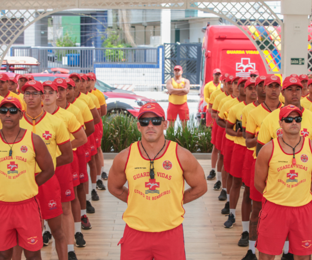 A segurança nas praias de Praia Grande contará com reforço de 31 novos guarda-vidas temporários, formados em cerimônia...