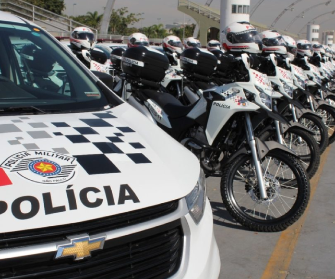 Uma policial militar de 30 anos ficou ferida após efetuar um disparo acidental que atingiu sua própria perna esquerda...