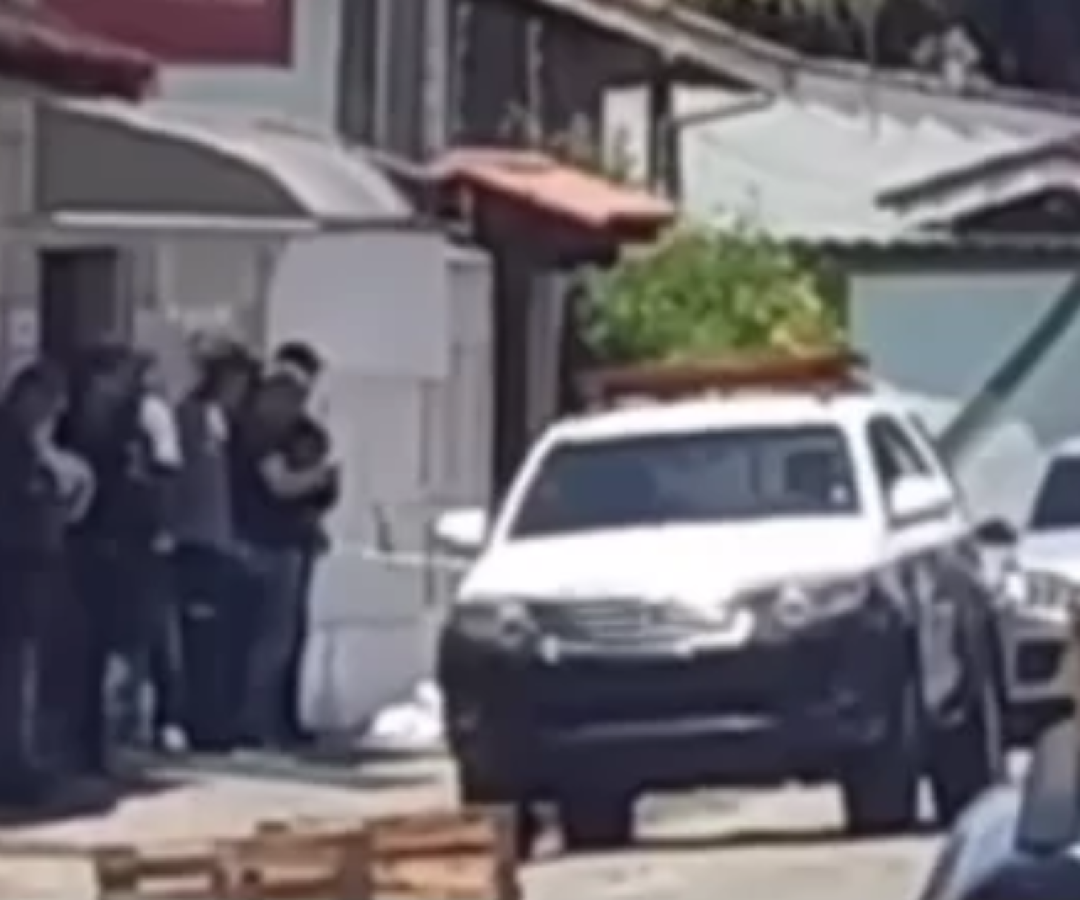 Um homem de 37 anos foi morto pelo próprio vizinho na manhã desta segunda-feira (12) após uma discussão relacionada...