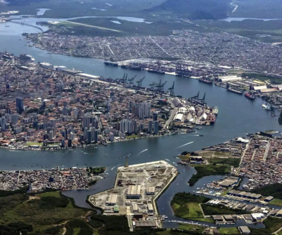 Após várias reclamações de moradores, a Autoridade Portuária de Santos (APS) determinou, na quarta-feira (17), a paralisação...