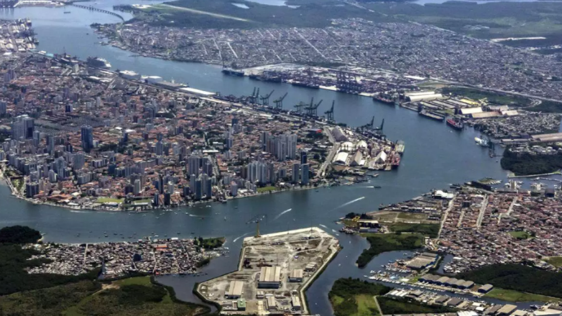 Após várias reclamações de moradores, a Autoridade Portuária de Santos (APS) determinou, na quarta-feira (17), a paralisação...