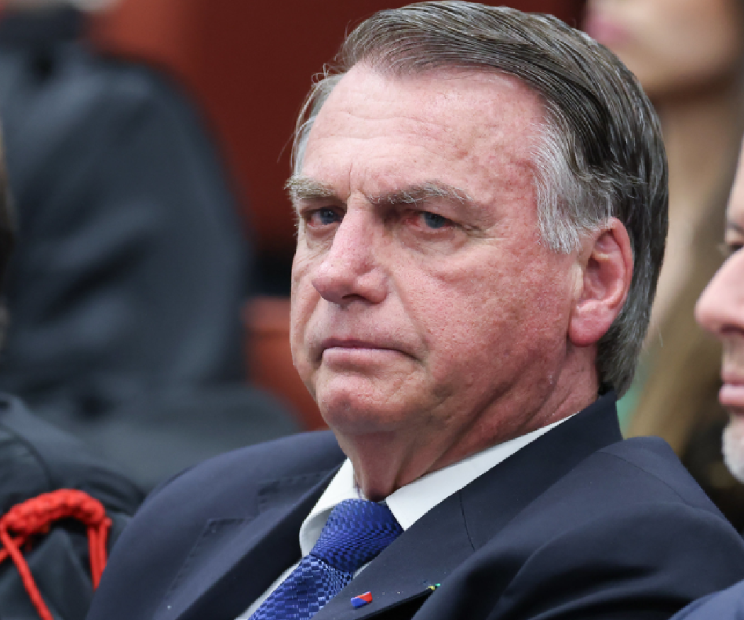 O ex-presidente Jair Bolsonaro (PL) deixou o hospital DF Star, em Brasília, por volta das 16h30 desta quarta-feira (7), após...