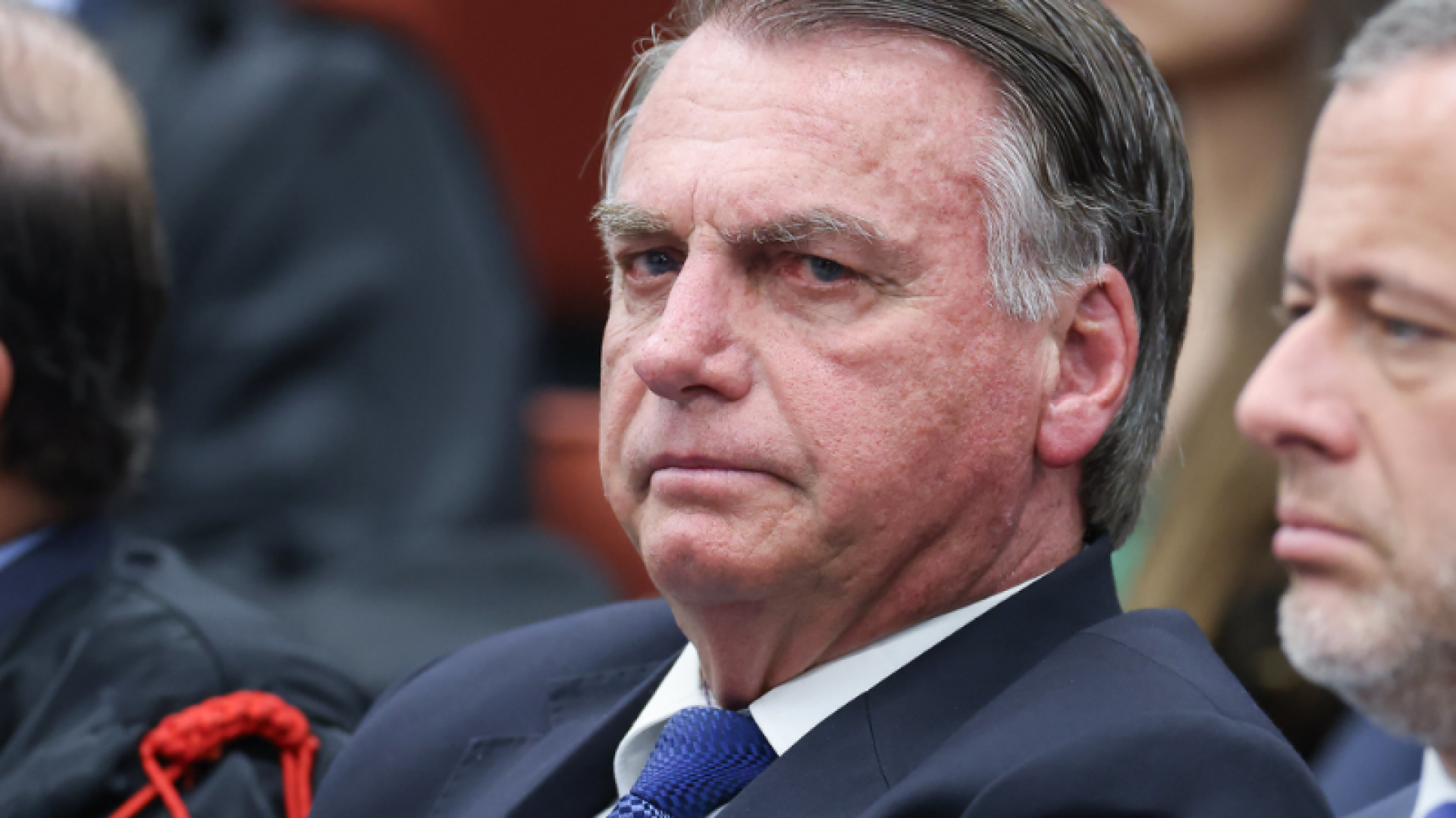 O ex-presidente Jair Bolsonaro (PL) deixou o hospital DF Star, em Brasília, por volta das 16h30 desta quarta-feira (7), após...