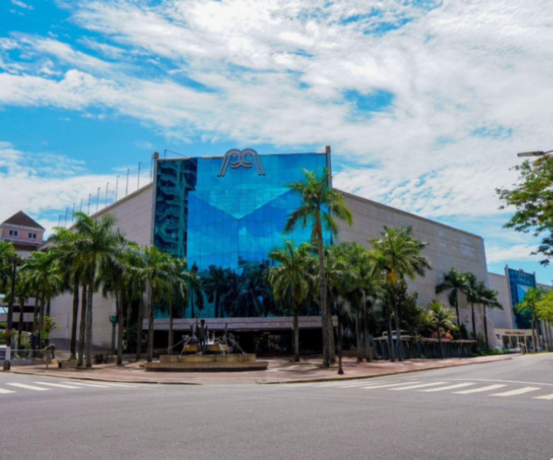 Em função do jogo do Brasil na Copa do Mundo, marcado para este domingo (5), às 17h, os shoppings Brisamar Shopping São Vicente...