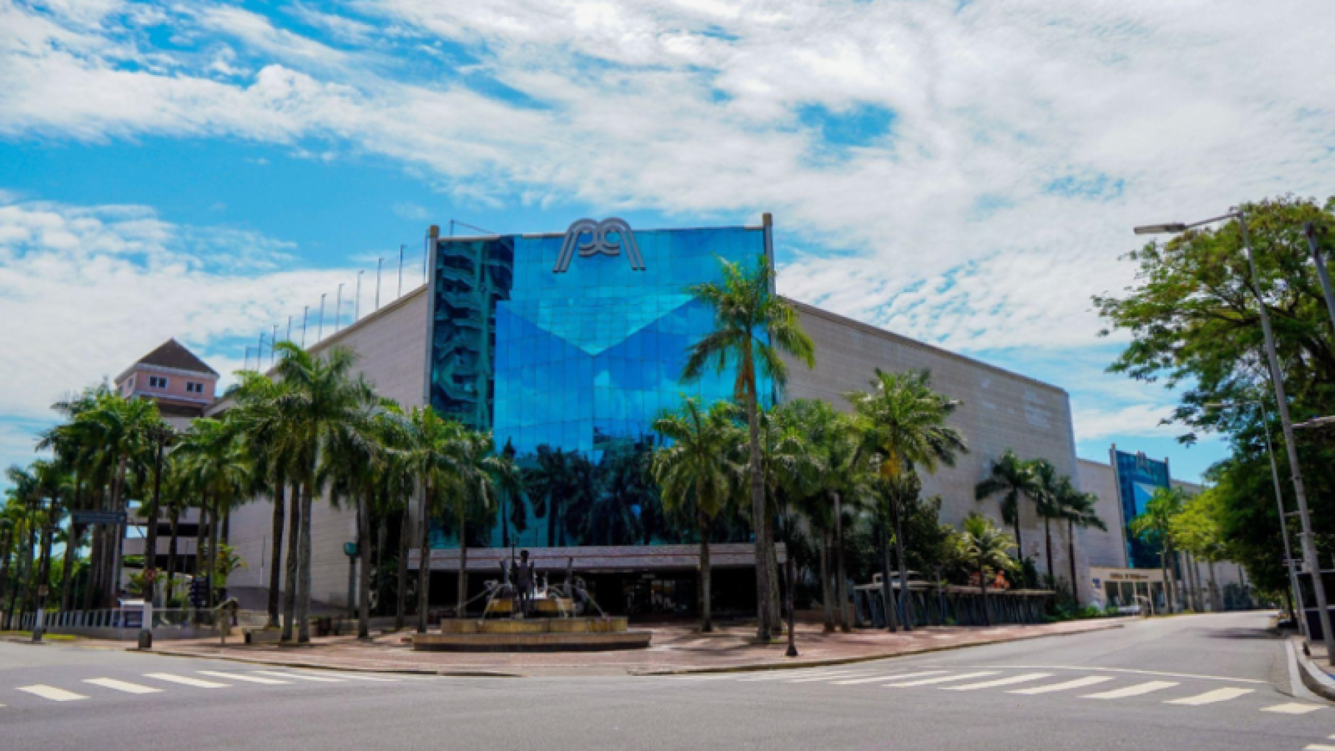 Em função do jogo do Brasil na Copa do Mundo, marcado para este domingo (5), às 17h, os shoppings Brisamar Shopping São Vicente...
