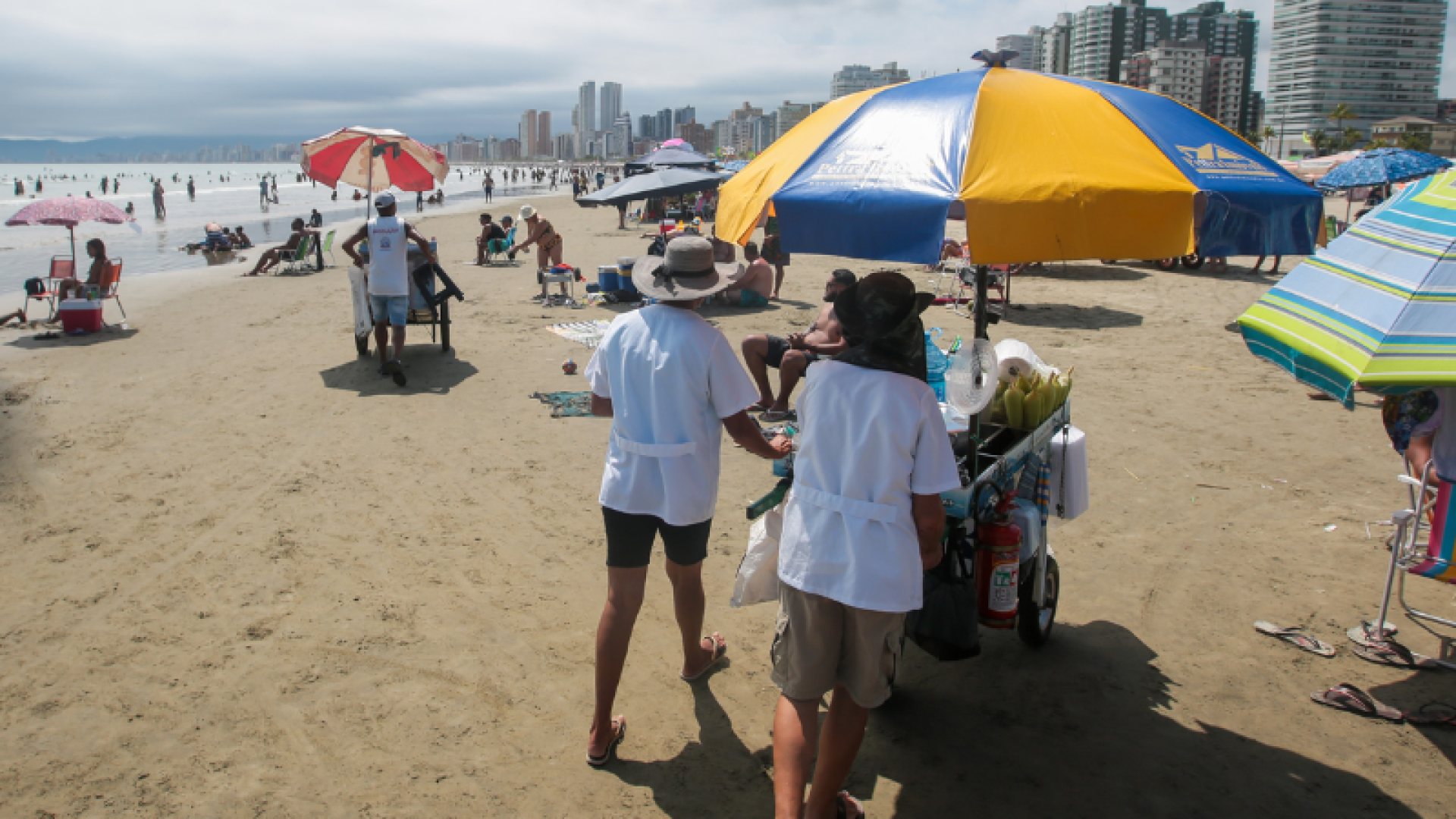 A Prefeitura de Praia Grande prorrogou até o dia 30 de dezembro de 2025 o prazo para que os ambulantes definitivos da cidade...