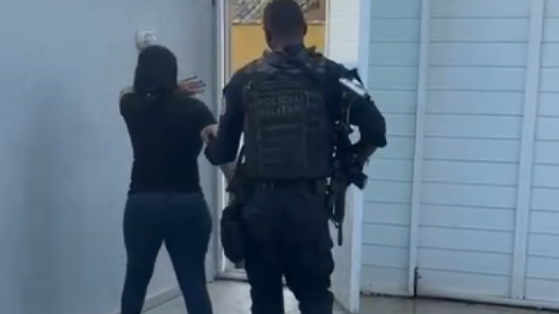 Anne Casaes, de 38 anos, conhecida como "Dama do Crime" e apontada como elo estratégico do Comando Vermelho entre estados brasileiros...